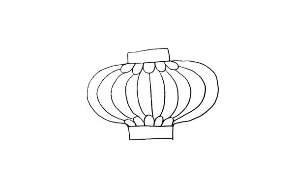 第四步.我们用一条条弧线勾勒出灯笼的骨架。