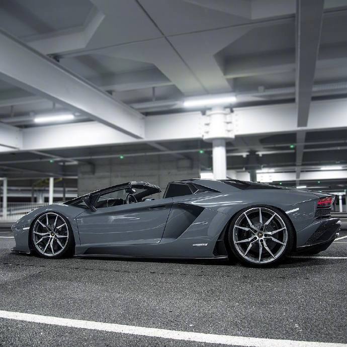 兰博基尼Aventador S Roadster，每个男人心中都有一个大牛梦