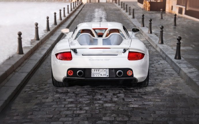 Porsche Carrera GT ​诱惑力十足！ ​​​​白色的更显韵味