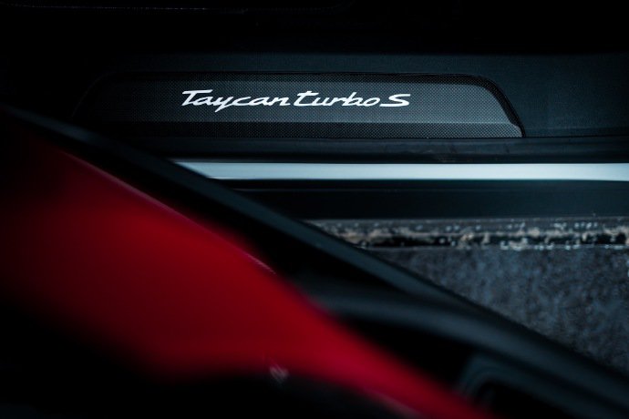 保时捷新Taycan Turbo S，高颜值