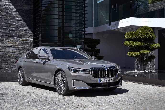 2019 BMW 750L银灰色宝马帅气图片欣赏