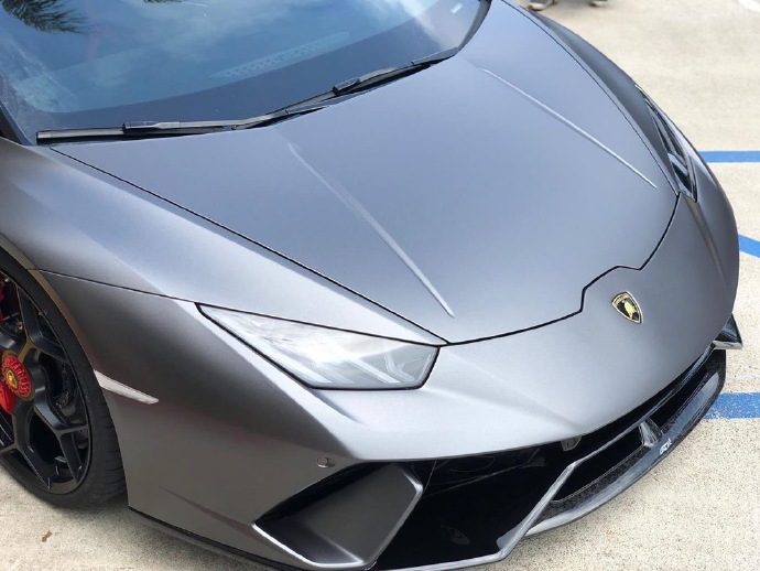 兰博基尼 Huracan 比普通版贵出100万的Performante版本