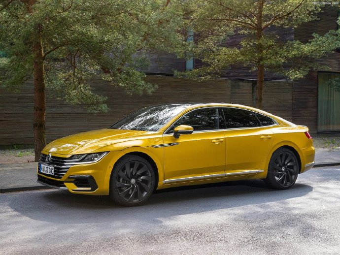 一组帅气的红色大众Volkswagen Arteon R-Line