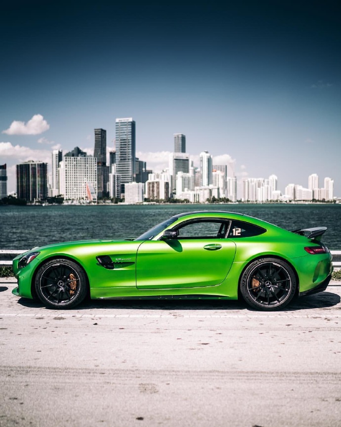 一组绿色帅气的奔驰AMG GT-R x3图片