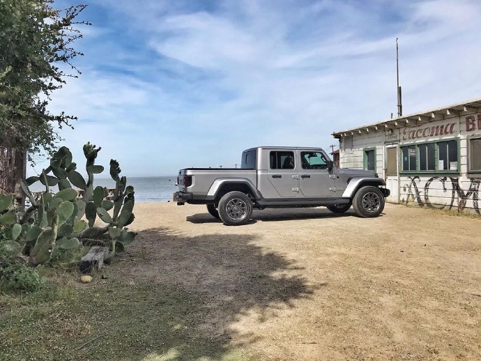 Jeep Gladiator 在欧美猛禽基本没有对手