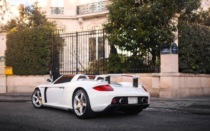 Porsche Carrera GT ​诱惑力十足！ ​​​​白色的更显韵味