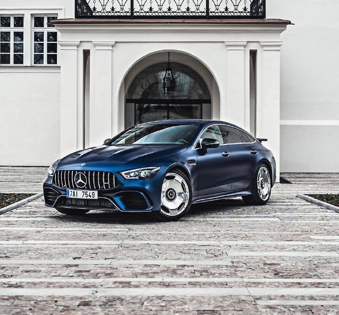 一组帅气的宝蓝色奔驰 AMG GT63S图片