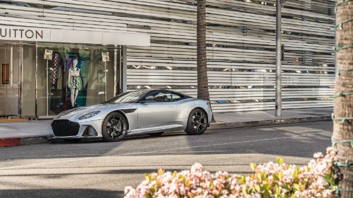 Aston Martin DBS Superleggera街拍图片