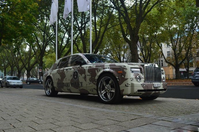 迷彩劳斯莱斯Rolls-Royce Phantom图片