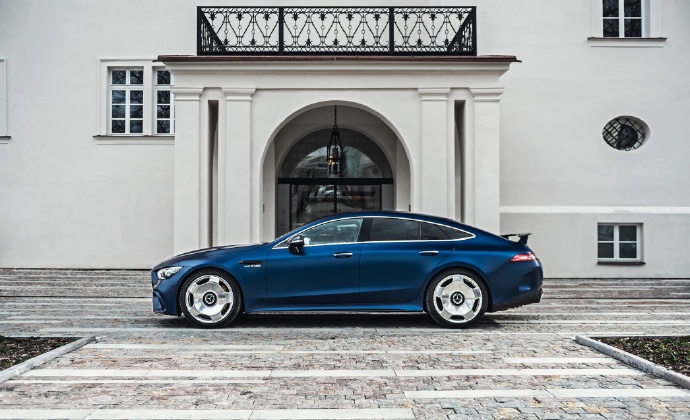 一组帅气的宝蓝色奔驰 AMG GT63S图片