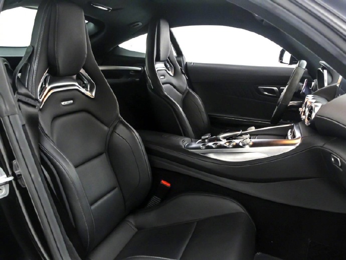低调帅气的黑色奔驰GT图片欣赏
