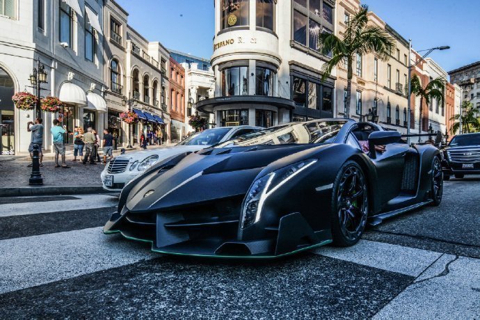 哑光黑兰博基尼Veneno Roadster 酷酷的