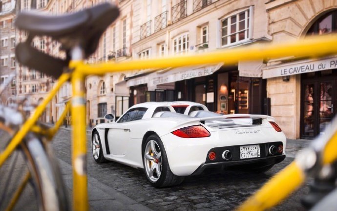 Porsche Carrera GT ​诱惑力十足！ ​​​​白色的更显韵味