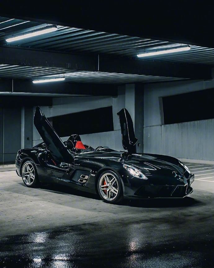 黑色全敞篷奔驰 SLR Stirling Moss，经典