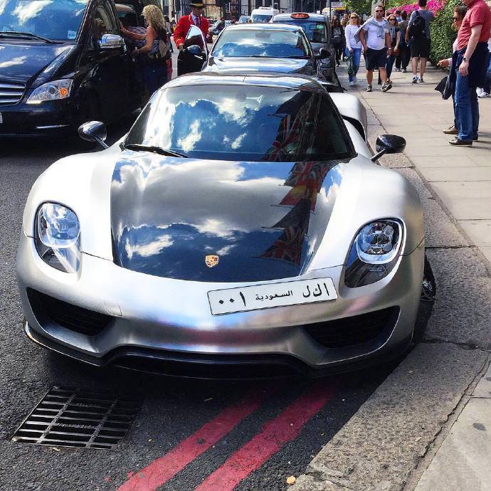 一组保时捷918 Spyder 街头诱惑图片欣赏