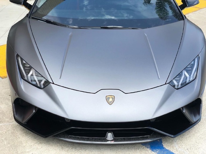 兰博基尼 Huracan 比普通版贵出100万的Performante版本