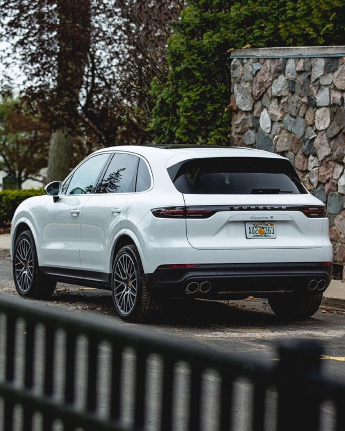 一组帅气的2019 Porsche Cayenne S