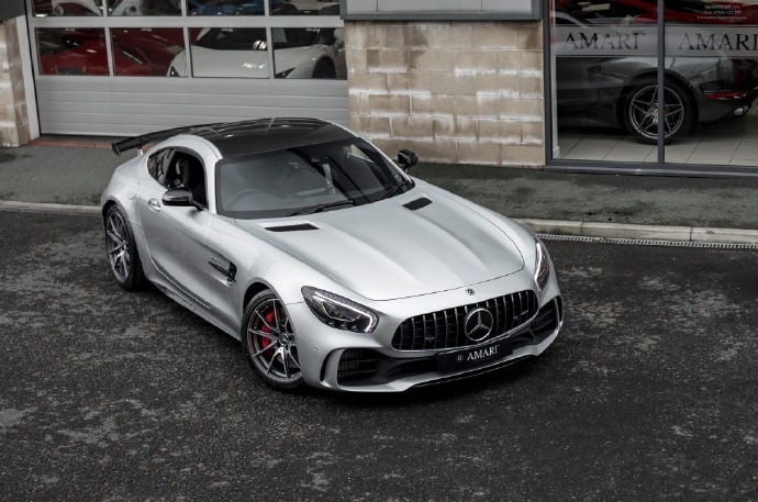 银色奔驰 AMG GT-R 这防滚架可太帅了