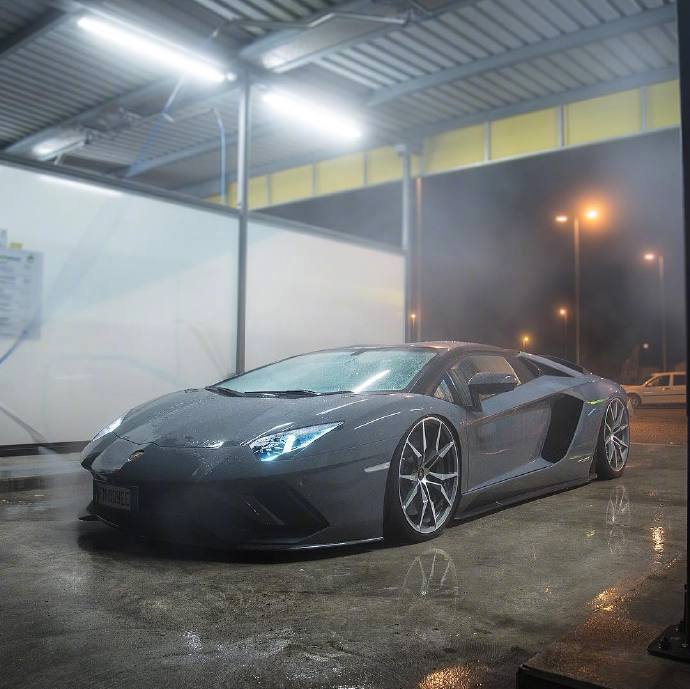 兰博基尼Aventador S Roadster，每个男人心中都有一个大牛梦