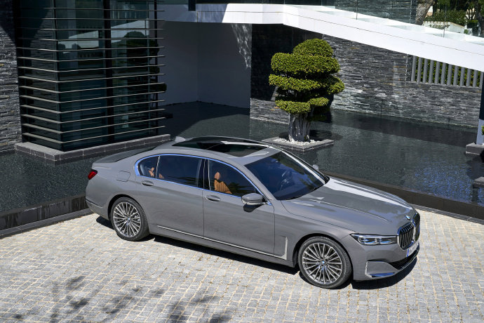 2019 BMW 750L银灰色宝马帅气图片欣赏