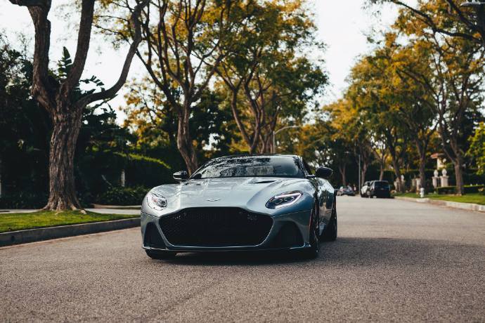 Aston Martin DBS Superleggera街拍图片