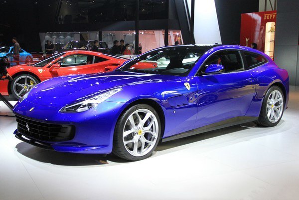 一組帥氣的藍(lán)色法拉利GTC4Lusso T圖片