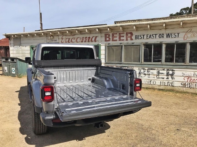 Jeep Gladiator 在欧美猛禽基本没有对手