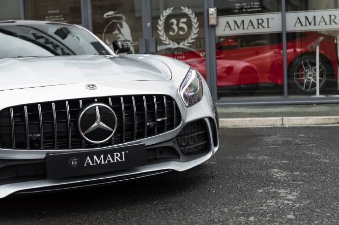 银色奔驰 AMG GT-R 这防滚架可太帅了