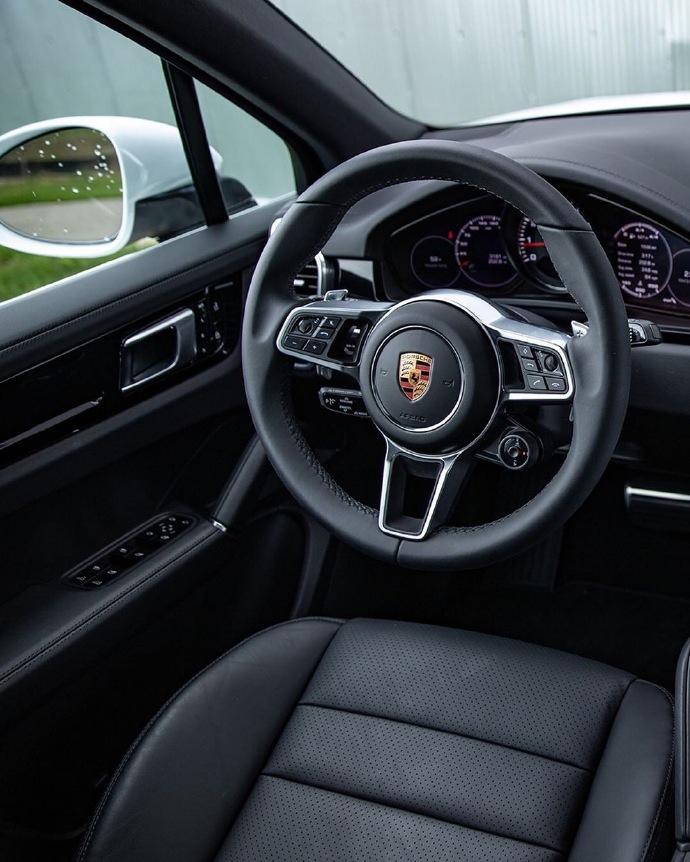 一组帅气的2019 Porsche Cayenne S