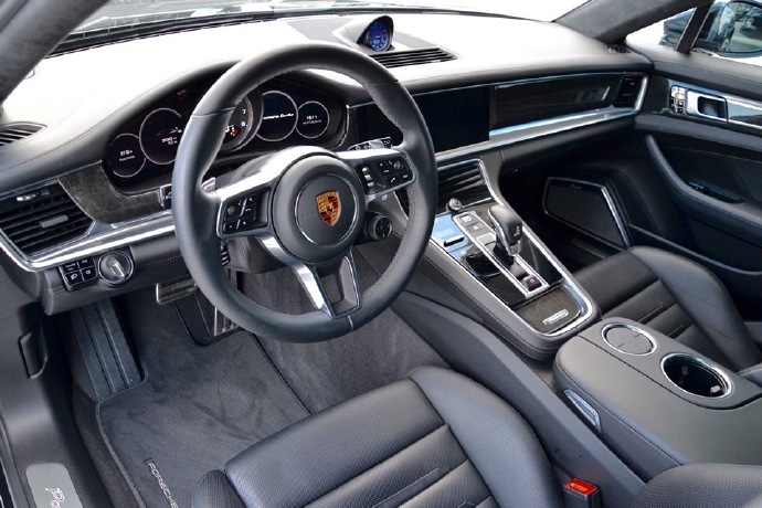 最帅四门轿跑 Porsche Panamera Turbo