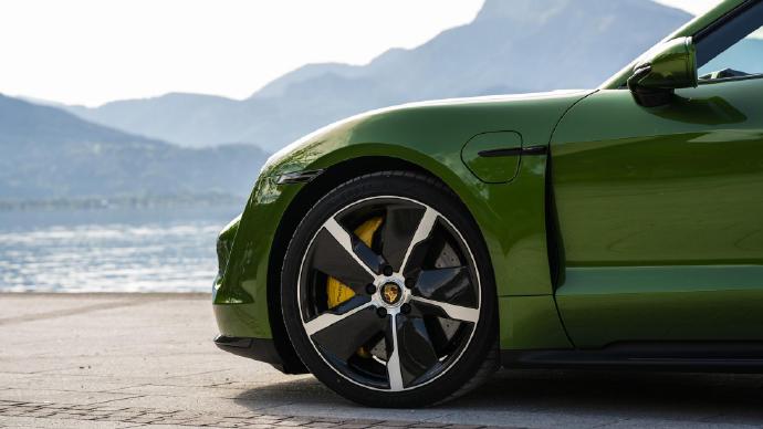 一组绿色好看的Porsche Taycan图片欣赏