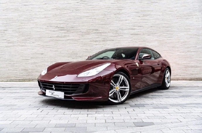 一组法拉利GTC4 Lusso V12 ​​​​图片