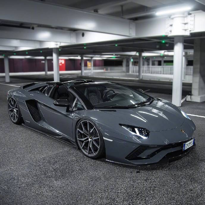 兰博基尼Aventador S Roadster，每个男人心中都有一个大牛梦