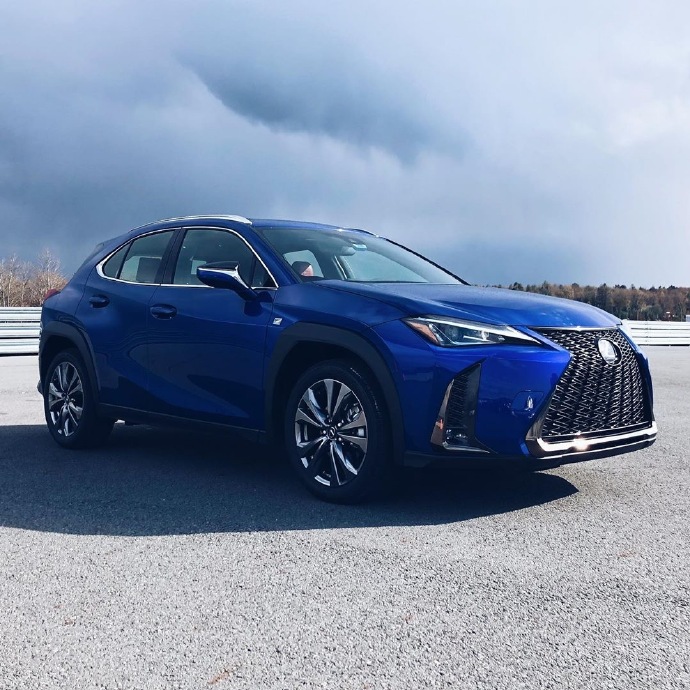 LEXUS UX 其實雷克薩斯可以在suv上做一個性能版本系列 ????