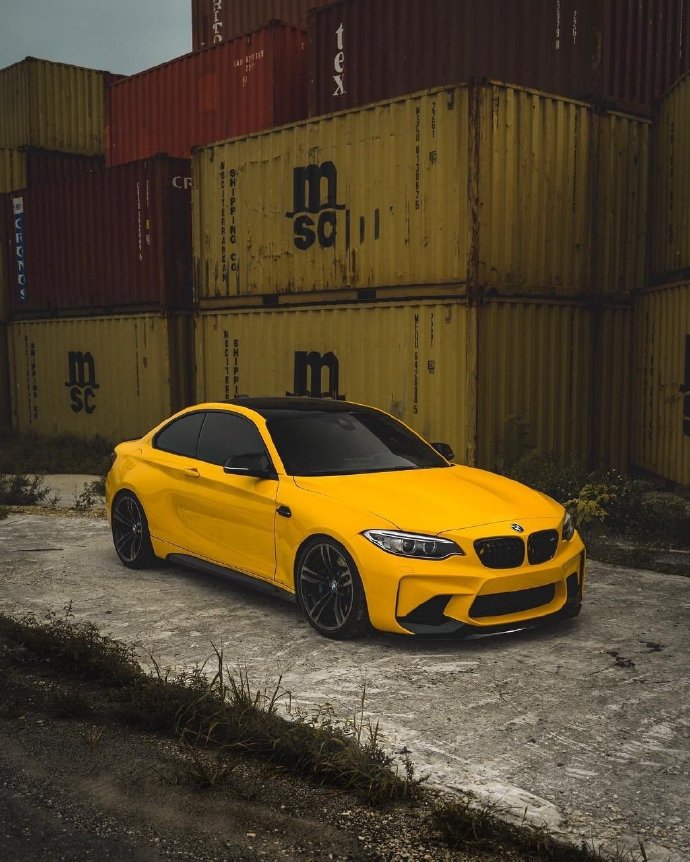 BMW M2 大片来袭鲜亮的黄色 如此耀眼