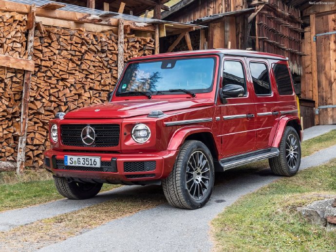 紅色帥氣靚麗的Mercedes-Benz G350d圖片