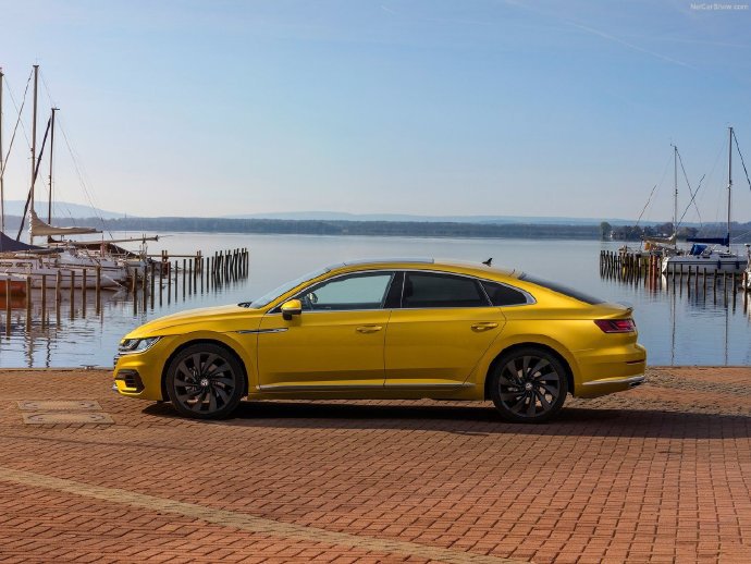 一组帅气的红色大众Volkswagen Arteon R-Line