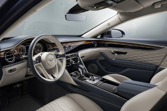 全新Bentley Flying Spur采用全新的造型设计