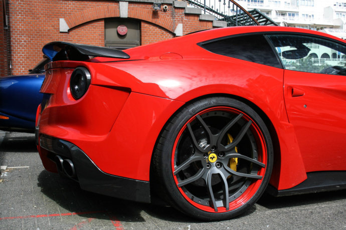 法拉利Ferrari Novitec Rosso F12 N-Largo