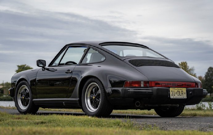 1984年的保时捷911 Carrera Coupe图片欣赏