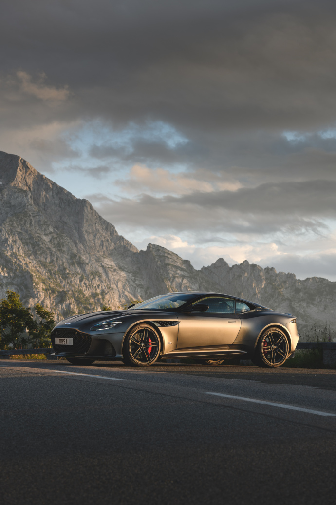 黑色超炫酷Aston Martin DBS Superleggera图片