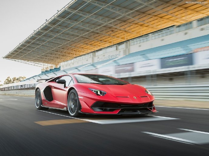 一组红色兰博基尼Aventador SVJ ​​​​图片