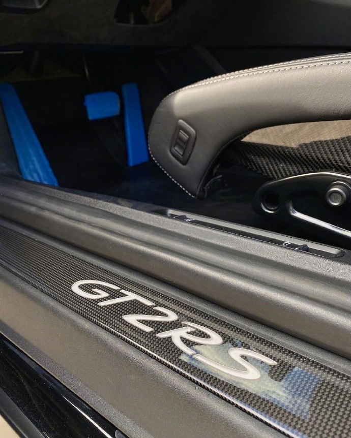 保时捷GT2 RS，满满的细节都是碳
