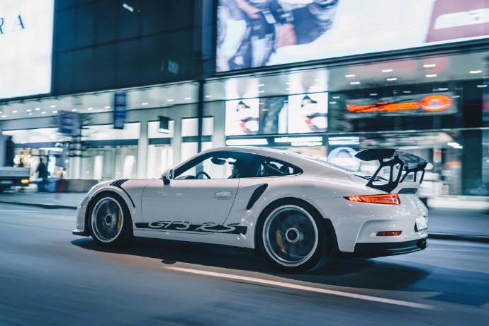 保时捷911 GT3 RS夜色大片