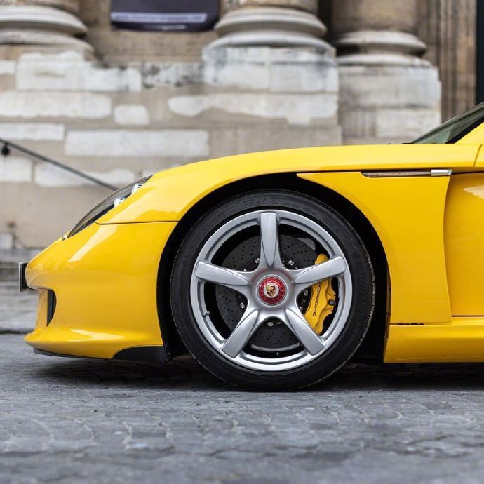 黄色保时捷Carrera GT图片