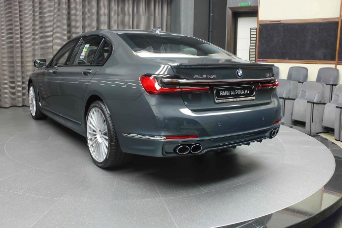 新宝马 Alpina B7 Biturbo Switch-Tronic All Wheel Drive