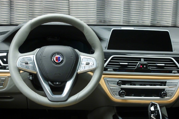 新宝马 Alpina B7 Biturbo Switch-Tronic All Wheel Drive