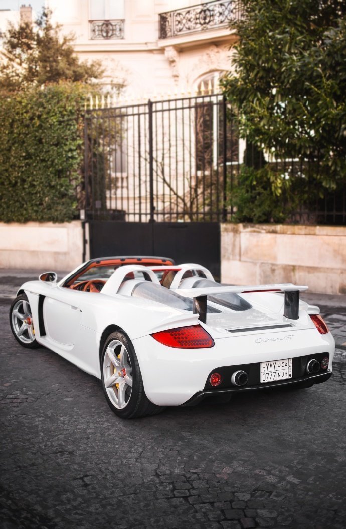 Porsche Carrera GT ​诱惑力十足！ ​​​​白色的更显韵味