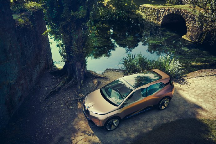 以未来奢华，敬澎湃激情，BMW携重磅豪华车型亮相