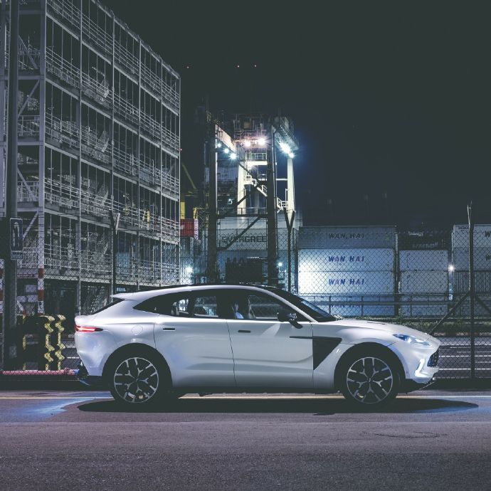 Aston Martin DBX，这两个酒窝好可爱